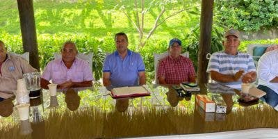 Senador y agricultores reclaman construcción presa en río Amina