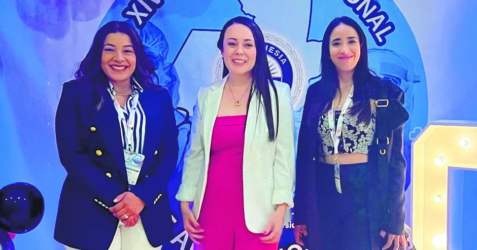 Alina Castillo en Guatemala, junto otras especialistas.