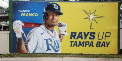 Tampa elimina las fotos de Franco en su estadio