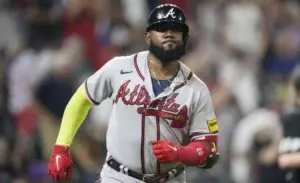 Ozuna deja atrás las interrogantes y se une a un club con… ¡Hank Aaron!