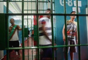 Cómo las cárceles de América Latina se volvieron centros de comando de algunas de las principales bandas narco de la región