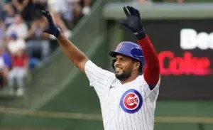 Candelario vuelve a los Cubs haciendo historia