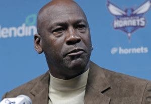 Jordan vende Hornets por  miles de millones