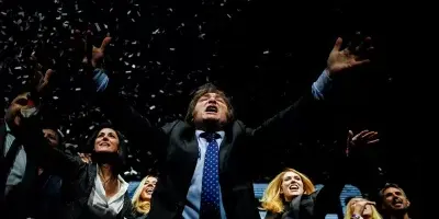 El antisistema Javier Milei sorprende al ganar las primarias en Argentina
