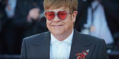 Elton John está de vuelta en su casa de Francia tras pasar la noche ingresado por una caída
