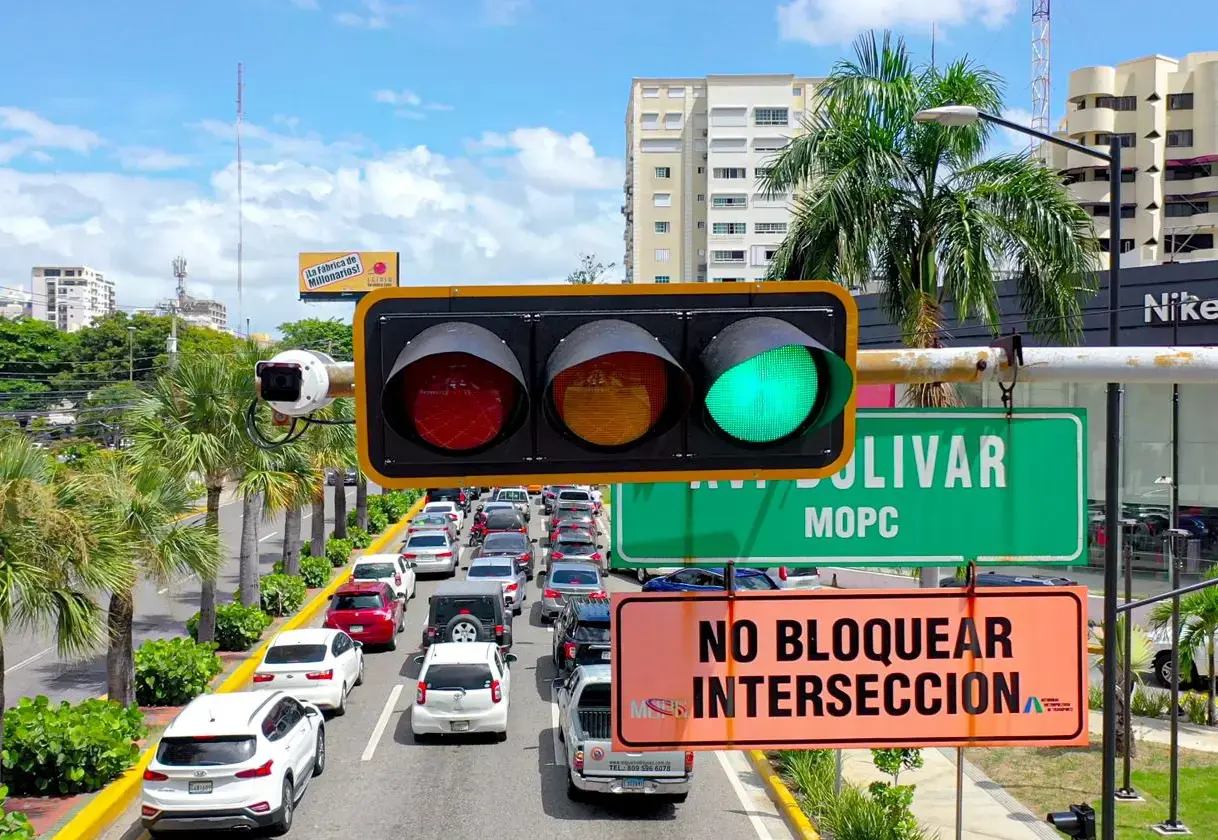 Contraloría realiza auditoría especial a proyecto semáforos inteligentes  