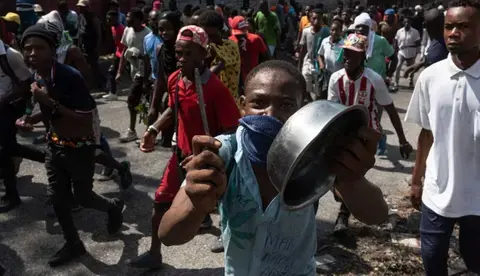 Marchan miles de personas en Haití ante auge de violencia de pandillas