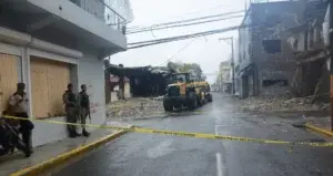 En zona explosión, paralizan trabajos por tormenta Franklin