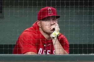 Mike Trout regresa a la alineación de los Angelinos después de fractura en la mano