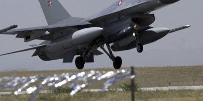 EEUU empezará a entrenar a pilotos ucranianos en F-16 en octubre
