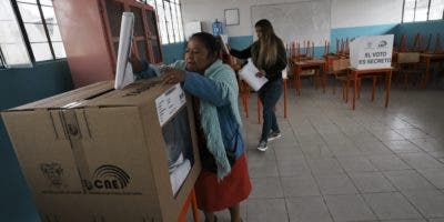 El luto va a las urnas en Ecuador con voto de indignación por asesinato de Villavicencio