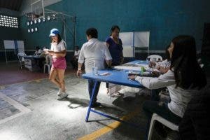 Los centros de votación cierran en Guatemala para empezar conteo de papeletas