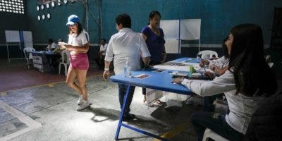 Los centros de votación cierran en Guatemala para empezar conteo de papeletas