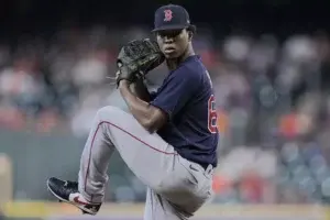 Brayan Bello lanza siete entradas y Abreu dispara jonrón en victoria de Boston ante Astros