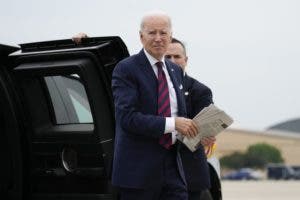 Biden firma una declaración de emergencia para ayudar a Florida ante la llegada de Idalia