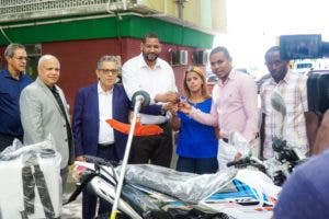 DGDC entrega motocicleta y herramientas agrícolas a Centro de Capacitación Integral La Hispaniola