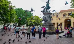 Gasto de turistas aumentan y bajan el tiempo de estadía