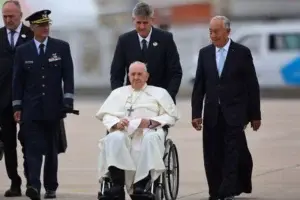 El papa Francisco llega a Lisboa para participar en la JMJ