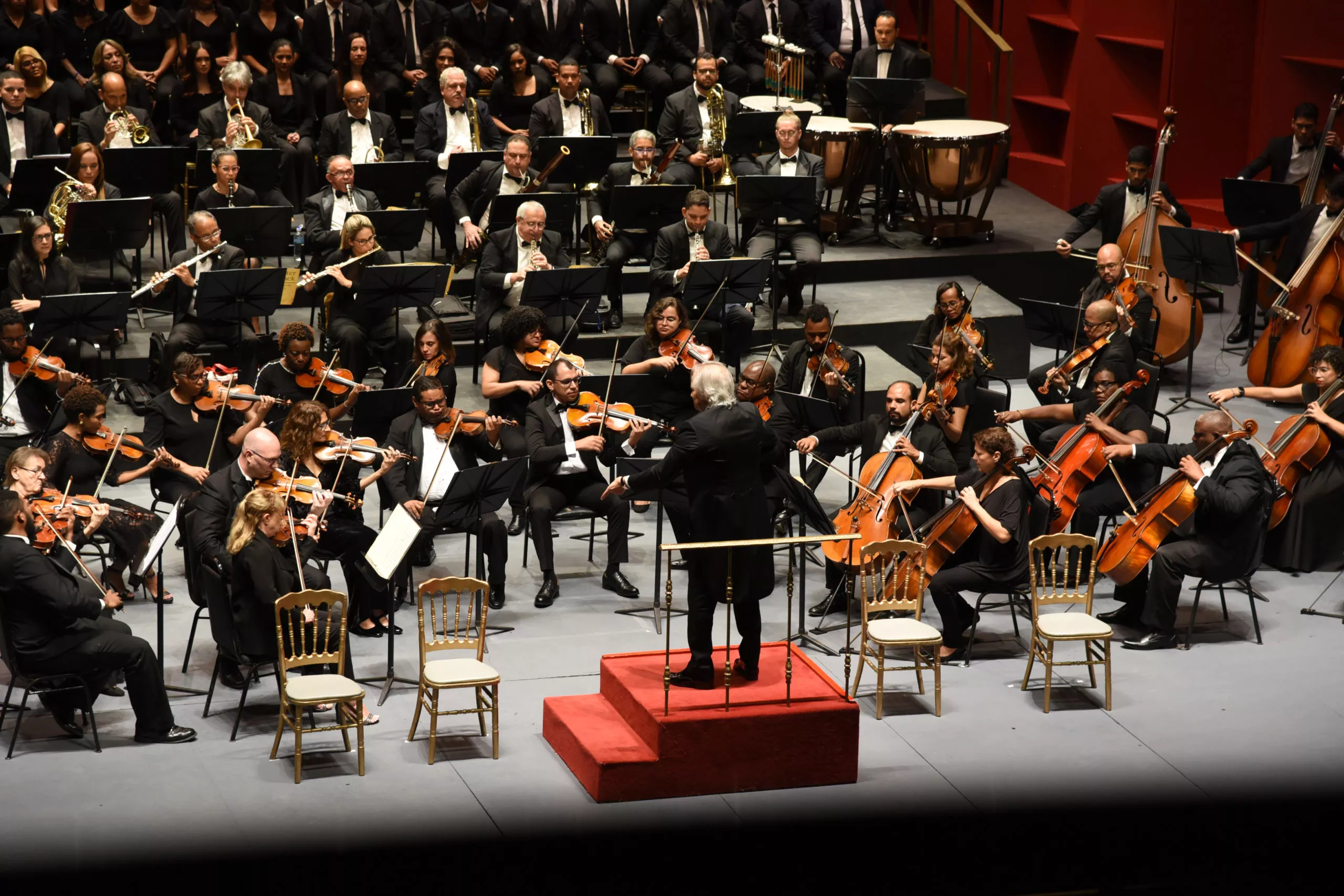 El maestro José Antonio Molina en el 50 aniversario del Teatro Nacional.
