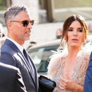 Qué es la ELA, la «cruel» enfermedad por la que murió a los 57 años el fotógrafo que fue pareja de la actriz Sandra Bullock