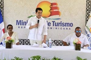 Ministro Collado deja iniciados trabajos en calles de Bayahíbe