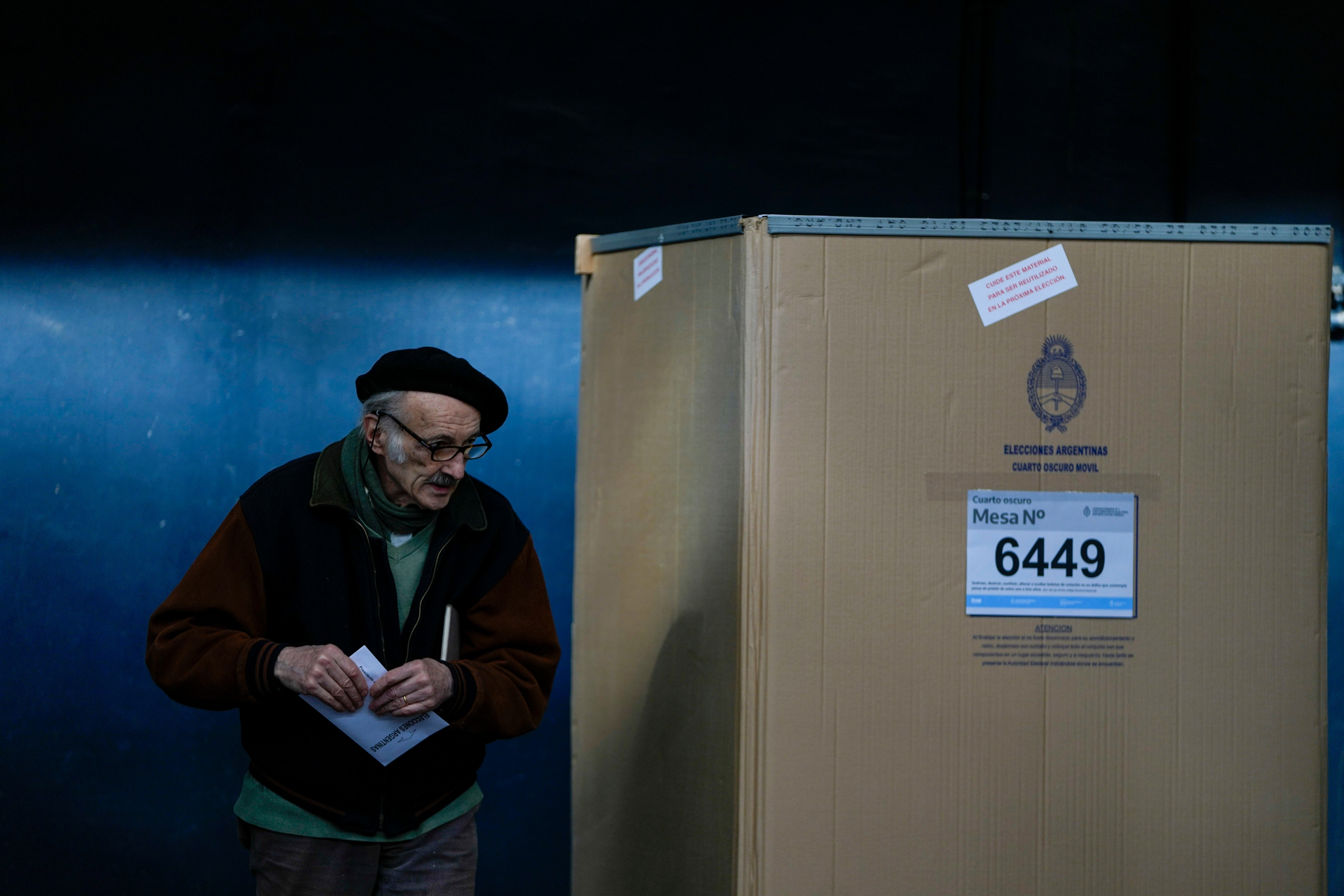 Argentina vota en unas primarias que medirán anhelo de cambio en medio de la turbulencia económica