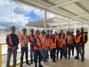 Estudiantes de la Facultad de Ciencias de la UASD visitan Barrick