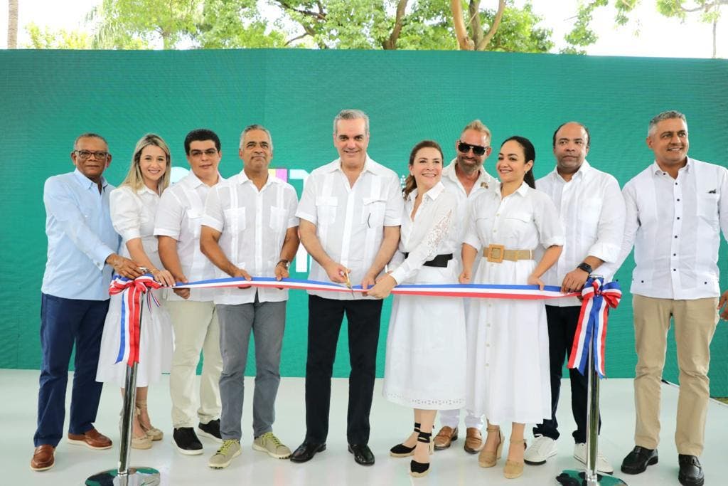 Abinader entrega 494 apartamentos e inaugura 5 obras en Gran Santo Domingo