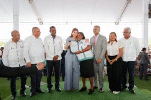 Gobierno entrega 2 mil 666 títulos de propiedad en San Luis