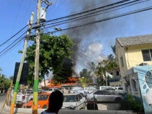 Incendio afecta una plaza en Las Terrenas, Samaná