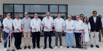 Presidente Abinader entrega Hospital Municipal de Verón