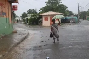 Tormenta Franklin: Crecida de río en Azua deja tres comunidades incomunicadas