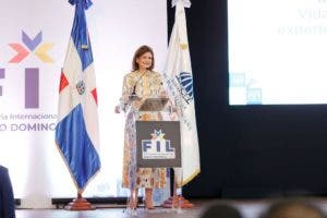 Vicepresidenta Raquel Peña ofrece conferencia en la Feria del Libro