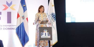 Vicepresidenta Raquel Peña ofrece conferencia en la Feria del Libro