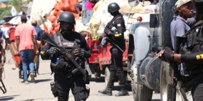 Comerciantes valoran aumento de seguridad con lanzagranadas y fusiles de asalto en paso fronterizo por Dajabón