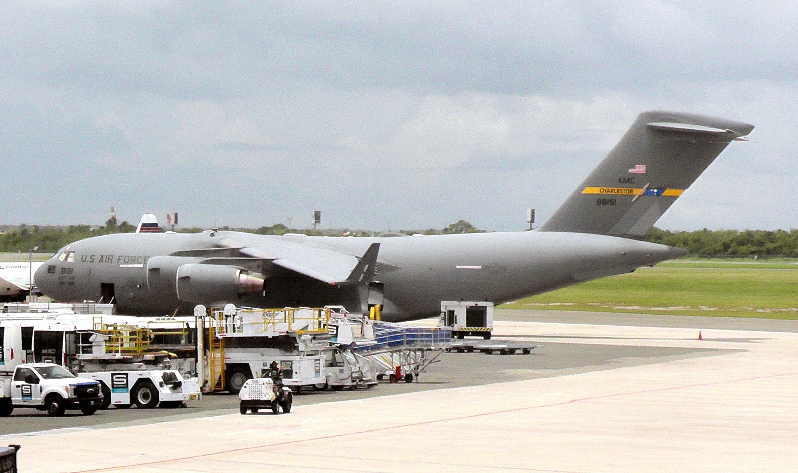 Avión de la Fuerza Aérea de EEUU llega al país por el aeropuerto Las Américas
