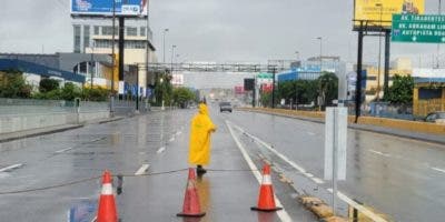 DIGESETT supervisa y viabiliza el tránsito en puntos donde se registran inundaciones