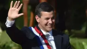 Quién es Santiago Peña, el joven economista que asumió como presidente de Paraguay