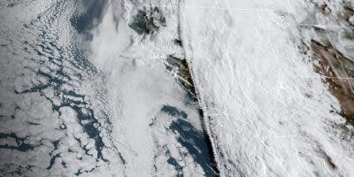 El huracán Hilary, categoría 1, toca tierra en Baja California al norte de México