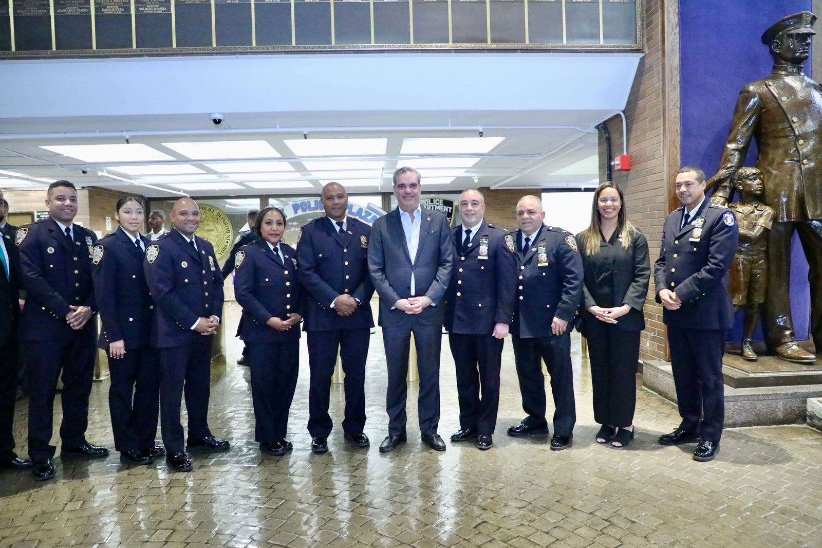 Unión Internacional de Oficiales y Civiles en NY reconoce a Abinader por avances en reforma policial