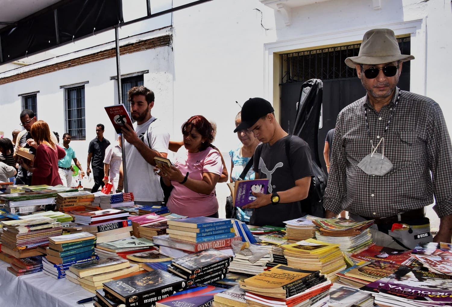 Un gran número de editoras y librerías locales y extranjeras estarán presentes en la Feria del Libro 2023