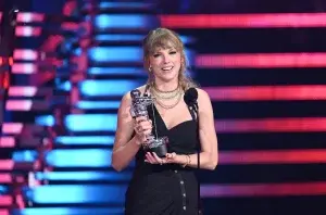 Taylor Swift triunfa en una gala de los MTV VMA dominada por las mujeres y el hip hop