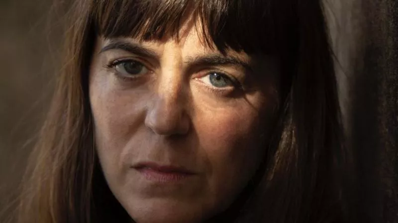 La escritora vasca Eider Rodríguez desentraña, desmonta y reconstruye en su novela «Material de construcción» 40 años de relación con su padre alcohólico.