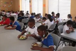 Almuerzo escolar aumenta consumo de pollo