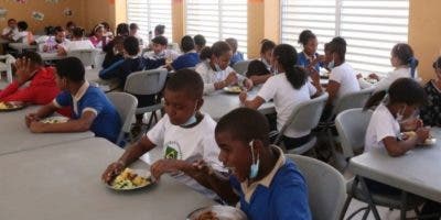 Almuerzo escolar aumenta consumo de pollo