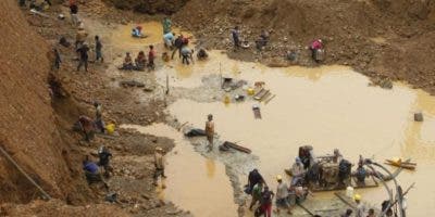Minería ilegal crece y contamina los ríos