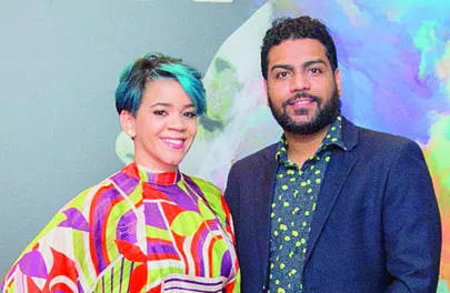 Ana Vásquez junto al productor Jonathan Vargas.