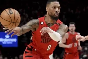 Bucks favoritos para ganar título tras pacto Lillard