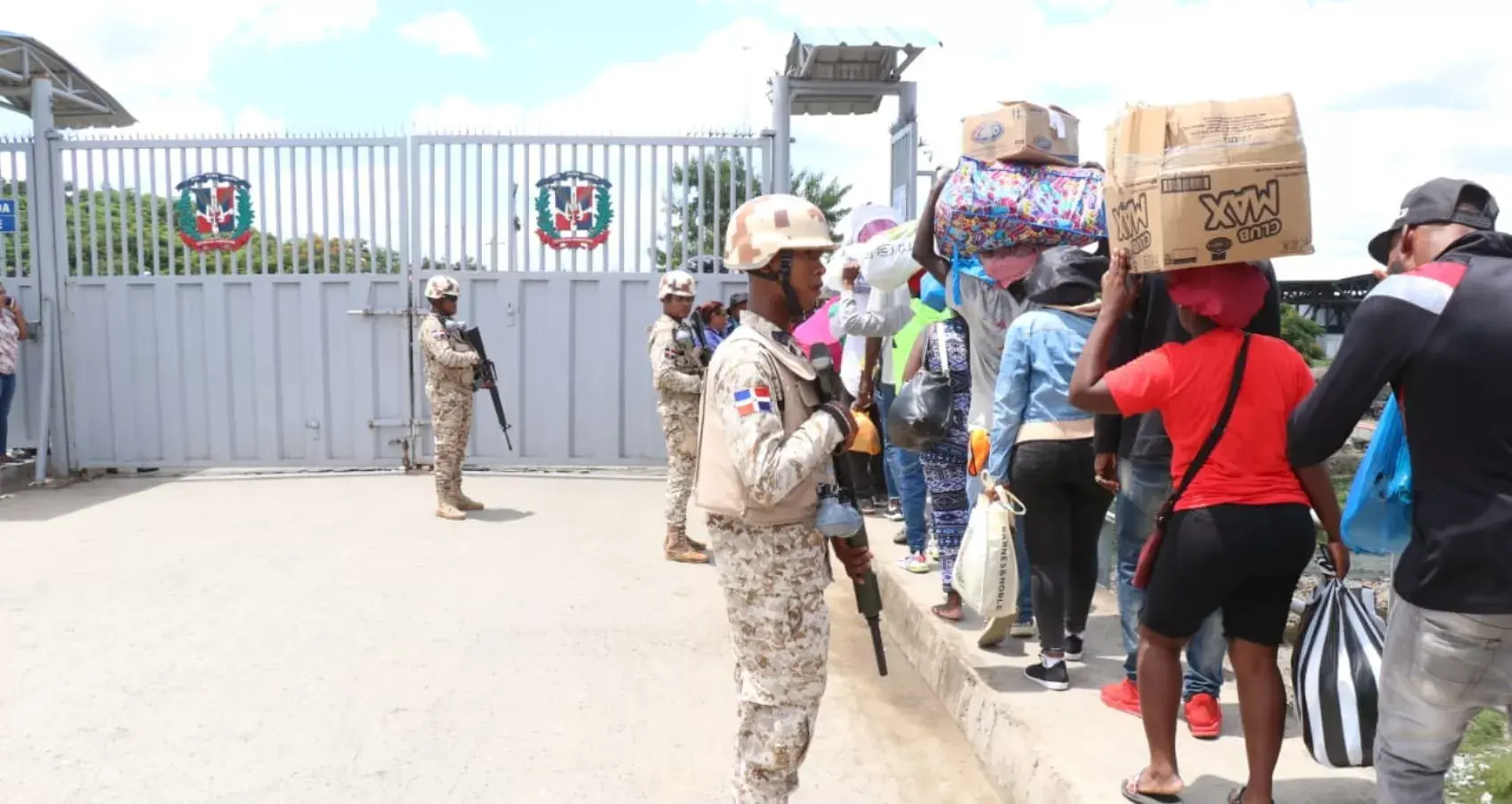 Funcionarios dominicanos y de Haití buscaban ayer una salida al conflicto