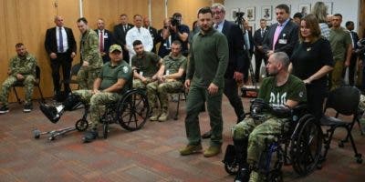 Zelenski llega a Nueva York y visita a soldados ucranianos en un centro de rehabilitación